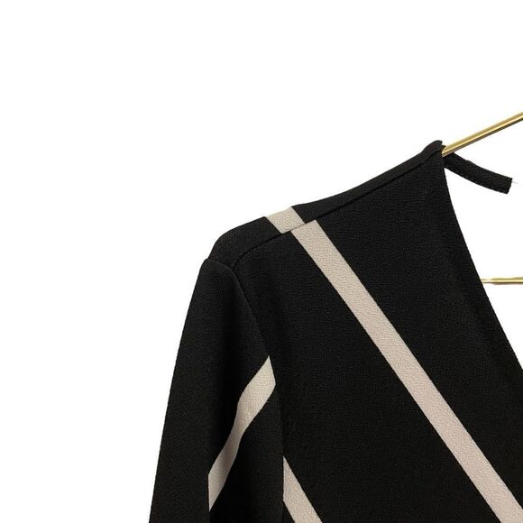 Banana Republic Navy White Wrap Crepe Blouse Size Small - Picture 4 of 8